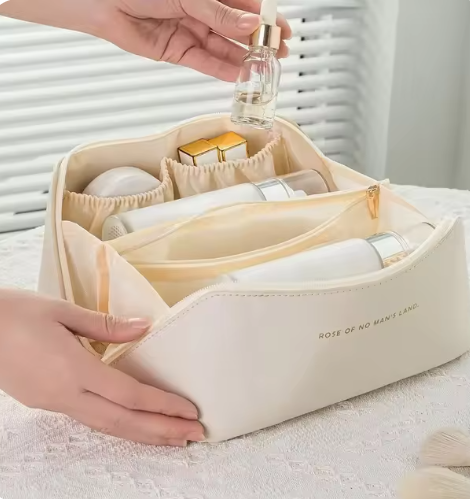 Trousse Grande Capacité et Imperméable - Votre Allié Beauté en Voyage ! 💼✨