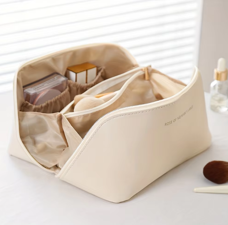 Trousse Grande Capacité et Imperméable - Votre Allié Beauté en Voyage ! 💼✨