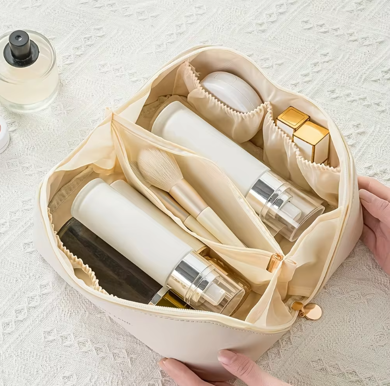 Trousse Grande Capacité et Imperméable - Votre Allié Beauté en Voyage ! 💼✨